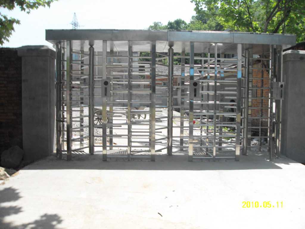 探讨全高十字转闸在监狱安保门禁系统中的应用与市场概况